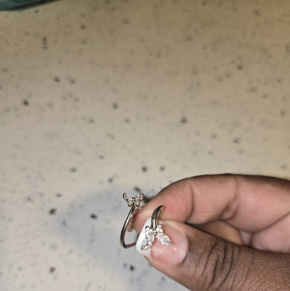 Elegant Silver Butterfly Ring Good Conditon Size 8 - Picture 2 of 7